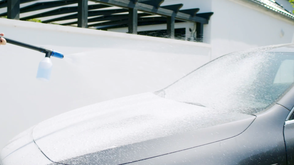 Snow foam cleaner, 500 ml, being sprayed onto a car.