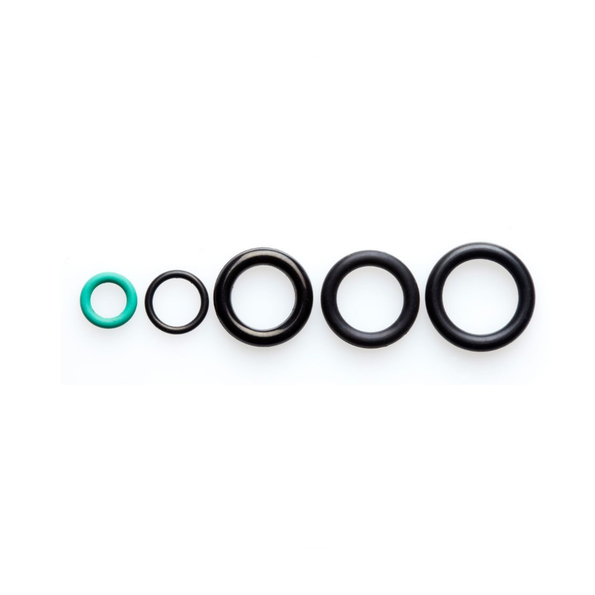 O-ring kit for pressure washers from ES, in graduated sizes, one green and the others black, on a white surface.
