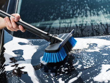 Car cleaning detergents for pressure washers by ES Rengøringsmidler being used on a wet car.