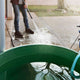 Water inlet suction hose 3 m for high-pressure washer, with blue hose and connection, inserted in a green water-filled container.