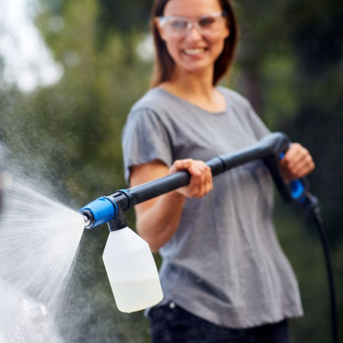 High pressure washer car wash kit for high pressure washers with soap dispenser bottle.