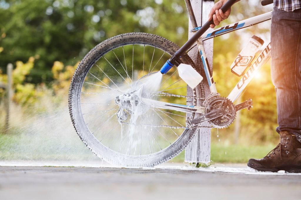 Bike and motorcycle cleaner by Højtryksrenser with cleaning foam being sprayed onto a bicycle tire.