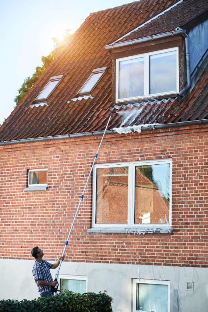 Five liter roof sealer, high-pressure cleaner cleaning agent, used for home maintenance.